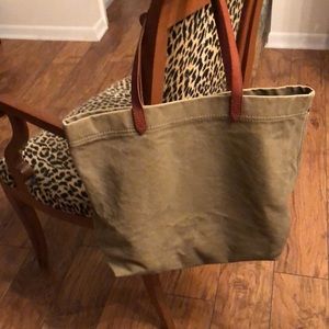 Madewell oversized canvas tote kaki opening 10 inches. W 18. L 16 H 14